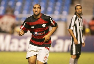 Adriano Adriano marca mais um, é o artilheiro do brasileirão e coloca o Flamengo na briga pelo título