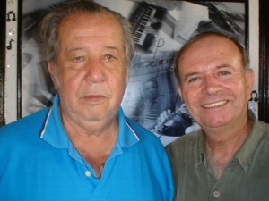 DSC08574 Maestro José Carlos Ligiéro estará apresentando no domingo. Aqui ele está ao lado do Secretário de Governo de Itaperuna Elias Meiber