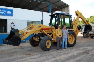 Máquina O prefeito Claudão (E) ratificou a necessidade de melhorar os investimentos no setor agropecuário