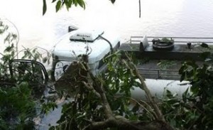 Caminhão caiu no Rio Muriaé