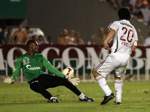 Fred Fred marcou o 2º gol do Fluminense no Maracanã e depois recebeu cartão vermelho