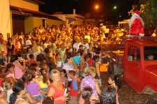 Foram distribuídos aproximadamente 1.300 brinquedos