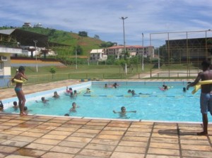 Férias A recreação na piscina é sempre a mais esperada pelas crianças