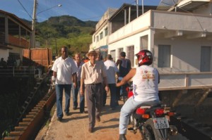 O prefeito Claudão fez uma visita ao local e acompanhou de perto os detalhes do projeto
