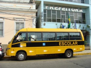 Pádua O mini-ônibus foi adquirido com recursos próprios e será de uso exclusivo da Secretaria Municipal de Educação e Cultura