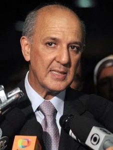 Arruda Arruda se entrega na PF em Brasília