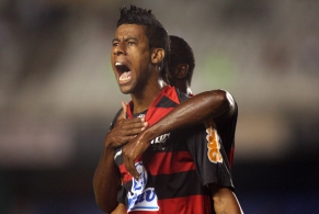 Leo Leonardo Moura abriu o marcador na estreia do Flamengo na Taça Libertadores