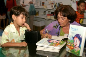 Maria Izabel o livro “Tié-Guâcú, o curumim”, da escritora e jornalista Maria Izabel Monteiro, está despertando o interesse