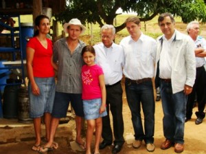 Agricultura04 O produtor Antonio Carlos com a esposa Amara e a filha Mayline, prof. Rex Nazaré, Fernando De Cnop e Umberto Andrade