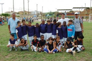 Esporte02 O secretário de Esporte Eduardo Suisso (segundo da direita para a esquerda) deu início à competição