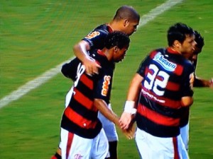 FlaxBota02 Adriano marcou os dois gols no empate com o Botafogo