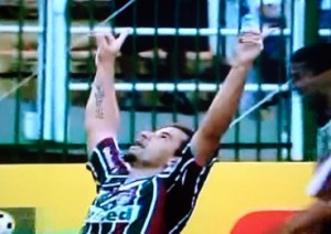 Fluminense André Lima marcou dois gols na vitória neste primeiro tempo em Volta Redonda