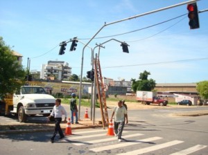 Transporte Segundo Enio Borges (à esquerda), o novo semáforo tem o focal maior do que o anterior