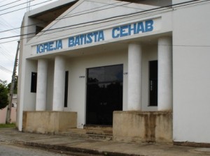 Igreja Jovem estava na calçada da igreja quando foi assaltada
