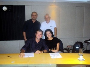 Rayssa e Ravel Rayssa e Ravel no momento da assinatura do contrato com a Sony Music - Foto: Divulgação/assessoria