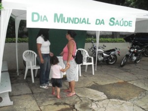 Saúde No Centro de Saúde foi montada uma tenda, onde profissionais qualificados prestavam orientações sobre prevenção de doenças e como proceder para realizar exames