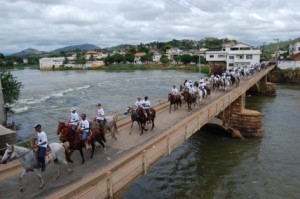 Agricultura A tradicional cavalgada reuniu centenas de cavaleiros e amazonas que percorreram diversas ruas do município