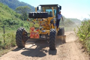 Agricultura De acordo com Décio Zampiér o produtor rural precisa das estradas em bom estado de conservação para o escoamento da produção