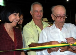 Itaperuna01 A secretária de Governo Claudete Cerqueira, o presidente da Capil Moacir Seródio e o prefeito Claudão abrindo oficialmente a festa dos 121 anos de Itaperuna