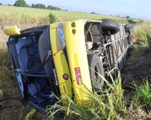 Acidente Ônibus da Itapemirim virou no km 134 da BR-356/Foto Ururau
