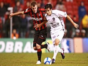 Botafogo Herrera tentou, mas não conseguiu escapar da forte marcação paranaense