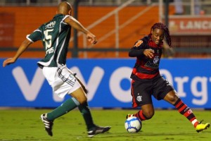 Flamengo Artilheiro do Amor marca aos 42 da etapa final e Rubro-Negro bate o Palmeiras no Pacaembu