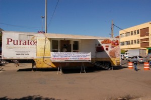 Social02 O Cop fica estacionado em frente ao Colégio Estadual Dez de Maio
