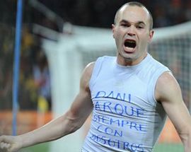 Iniesta Iniesta ao comemorar o gol que decretou o primeiro título mundial da seleção espanhola