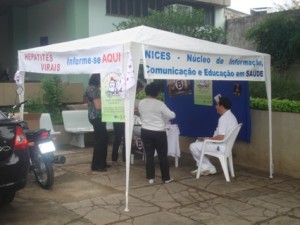 Na tenda foram realizadas a distribuição de material informativo, consultas e orientações