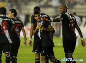 Vasco vence mas fica de olho na zona de rebaixamento