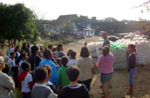 Ambiente Vista dos alunos à Unidade de Reciclagem do Cubatão (Itaplastic)