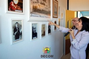 A secretária Claudete Cerqueira juntamente com o prefeito Claudão apresentaram a Sala da Cultura