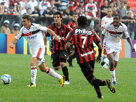 Muitos passes errados e falta de pontaria levaram o Flamengo a mais uma derrota no Brasileirão