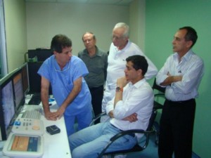 Indio03 Índio da Costa visitou todo Hospital São José do Avaí e pode verificar como são feitos os exames em equipamentos de última geração