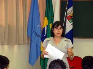 Prefeitura01 Secretária de Governo, Claudete Machado Cerqueira, apresentando o projeto de modernização do atendimento ao contribuinte