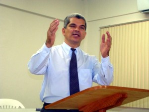 Dr. Gilberto Garcia falou para pastores e líderes na ABENF em Itaperuna