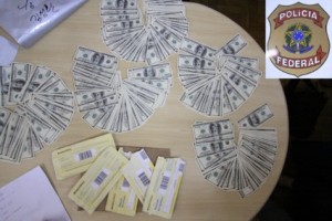 Dolares foram apreendidos pela Polícia Federal de Campos dos Goytacazes