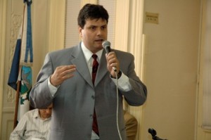 Dr. Adacto Ottoni - professor adjunto do Departamento de Engenharia Sanitária (Foto: Dafne Capella)