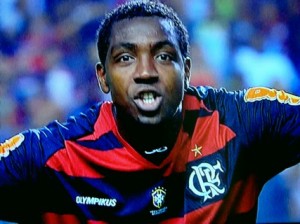 Renato com mais uma bela cobrança de falta deixou o Flamengo na frente do marcador
