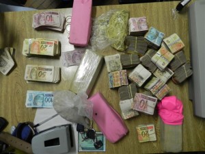 PF Droga e dinheiro apreendidos pela Polícia Federal