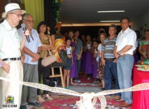 Feira O prefeito Claudão participou da abertura oficial da Feira de Artesanato