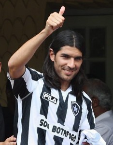 Com gol-relâmpago de Renato e golaços de Loco Abreu, Botafogo vence a quarta