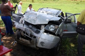 Acidente gravíssimo na BR 356 - quatro pessoas feridas Acidente gravíssimo na BR 356 - quatro pessoas feridas