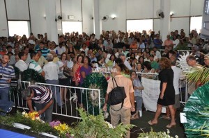 Claudão01 Uma grande multidão foi despedir do prefeito mais popular da história de Itaperuna - Foto ItaperunaNews