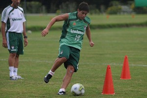 Conca está recuperando a forma física após a cirurgia e já trabalha com bola