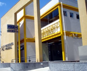 DPItaperuna Menina caiu sobre um vergalhão e fato registrado na DP de Itaperuna