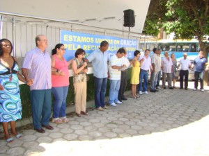 Foto Rádio Gospel FM - Itaperuna-RJ Amigos e familiares do prefeito Claudão reuniram-se em oração no Centro da cidade de Itaperuna