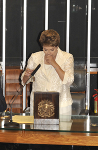Dilma se emocionou ao discursar no Congresso Nacional após a sua posse