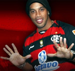 Ronaldinho veste a camisa 10 no Flamengo