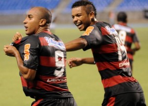 Deivid fez o primeiro gol do Flamengo no jogo